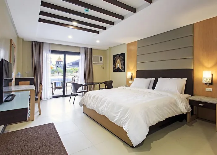 Westown Lagoon - South Wing 3*
